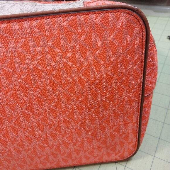 3469 Large Michael Kors Tote Bag in Orange and Tan MK Print. - Picture 8 of 11